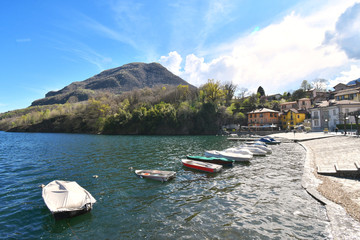 Fototapeta na wymiar Panorama sul lago di Mergozzo