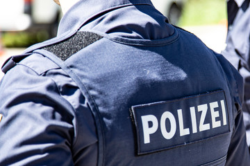 Polizei Fahndung nach Schleuser Bankräuber Raser Tuner Poser 