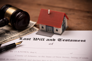 Last will and testament form with gavel - obrazy, fototapety, plakaty