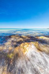 Langzeitbelichtung von Wellen