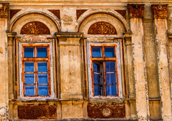 Fototapeta na wymiar Window views in Sighisoara, Romania