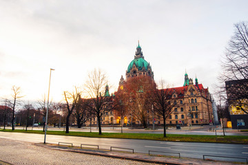 Obraz premium The New Town Hall in Hanover, Germany at sunrise. Morning view