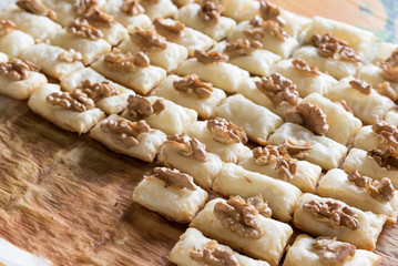 Cook appetizers with bread and walnuts