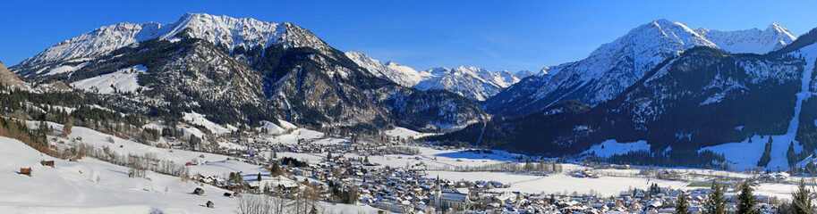Fototapeta na wymiar Bad Hindelang - Winter - Panorama - Ostrachtal - Bad Oberdorf - Allgäu