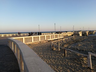 Obraz premium Ostia - Panorama del pontile al tramonto
