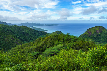 Fototapeta na wymiar panoramic overview over the tropical island mahé, seychelles 1