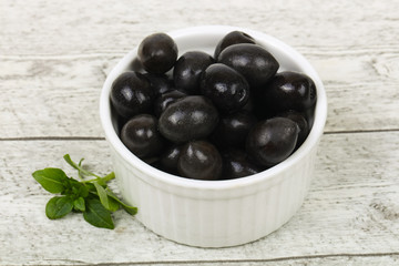 Black olives in the bowl