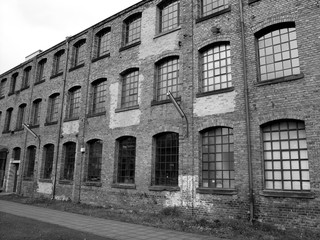 Die ehemalige Heyne Fabrik mit Fassade aus altem Backstein und schönem Fabrikfenster in Offenbach...