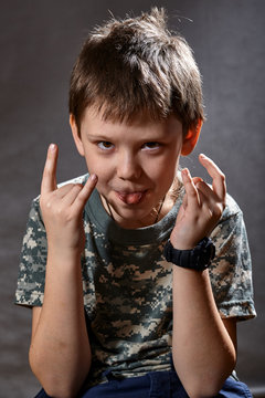 boy imgsrc.ru  Barefoot Boy 1 | Kid poses, Body reference poses, Human ...