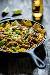 Pull it Pork mit Käse und Natchos überbacken