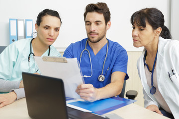 three medical colleagues in discussion