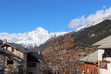 Alpes - Savoie -  Lanslevillard - Ciel bleu sur la dent Parrachée