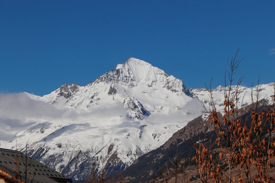 Rhône-Alpes - Savoie - Montagne enneigée sous un ciel bleu
