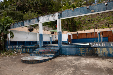 Fototapeta premium Dominican Republic, 10 april, 2019 // Road trip driving in the Dominican Republic: typical caribbean landscapes and colored houses