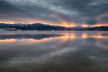 Fototapeta na wymiar Sunrise over Lake Granby