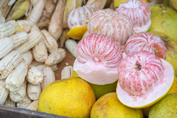 マーケットに売られていたグレープフルーツ