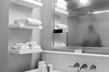 Picture of a hotel bathroom in B/W with a big mirror