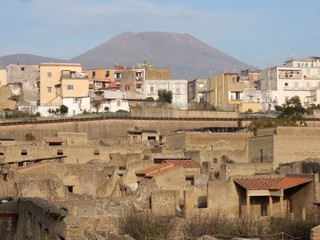 Ercolano - Scorcio del Vesuvio dagli scavi