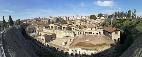 Fototapeta premium Ercolano - Panoramica dal viale di ingresso