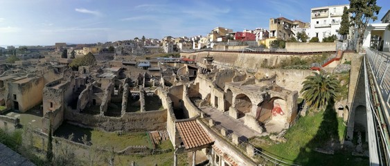 Ercolano - Panoramica degli scavi dal ponte di ingresso