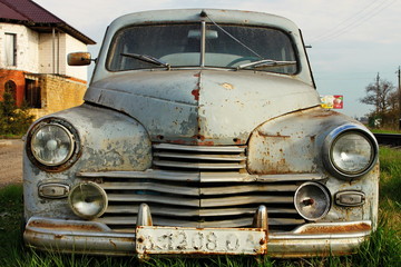 Obraz na płótnie Canvas old rusty car