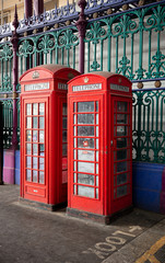 Fototapeta premium red telephone box in london