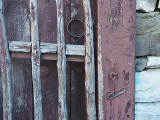 Vielle porte à Mikro Papigo