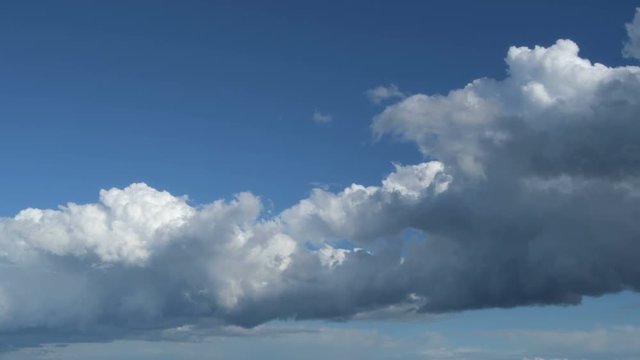 Clouds in the sky moving in timelapse