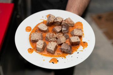 Atún la brasa con salmorejo