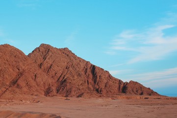 Fototapeta na wymiar desert in egypt and blue sky, valley