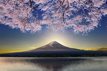 Fototapety  Góra Fuji i kwiaty wiśni
