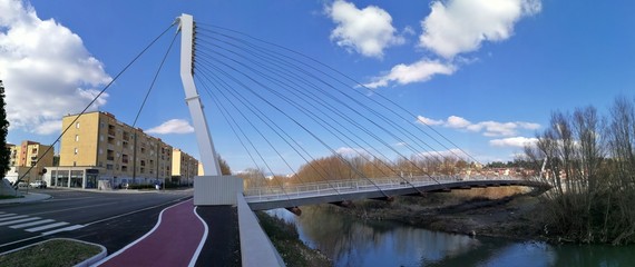Fototapeta premium Benevento - Przegląd mostu rowerowego i pieszego