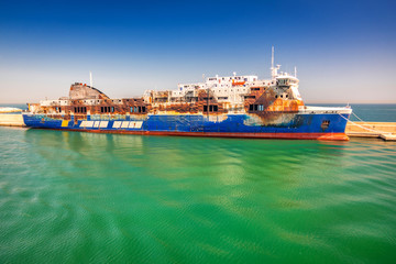 Obraz premium Burned ship in port, fire on the ship