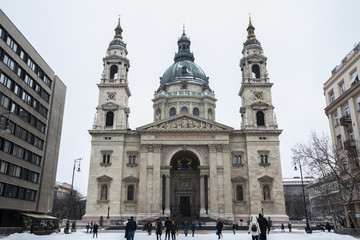 Fototapeta na wymiar St.Stephen's cathedral in Budapest
