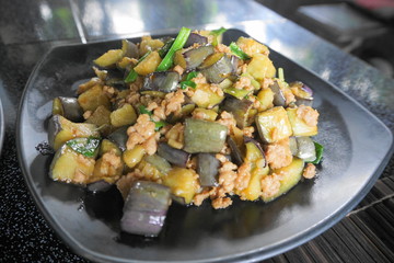 ナスとひき肉の炒め物