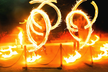 fire show, juggling flaming torches