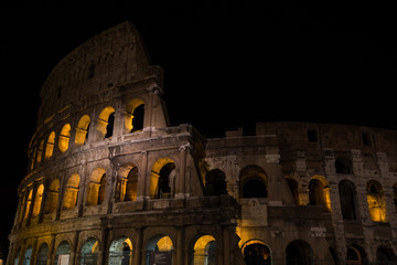 Naklejka premium A night view of Colloseum rome italy