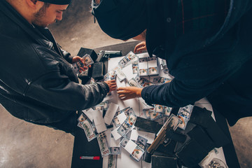 Stealers counting money