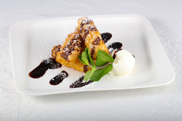 Crispy banana with ice cream