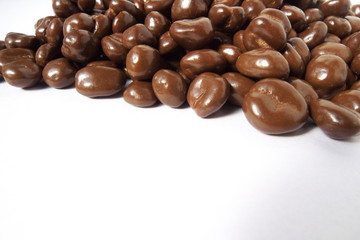 麦チョコ - Chocolate-coated puffed barley