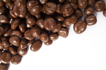 麦チョコ - Chocolate-coated puffed barley