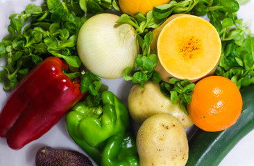 verduras en fondo blanco
