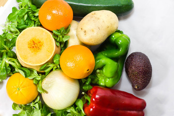 verduras en fondo blanco