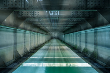 Brückenkonstruktion aus Stahl mit Zoom-Effekt