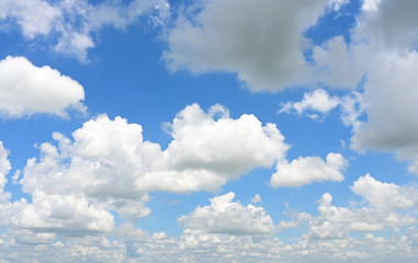 Obraz na płótnie Canvas beautiful White Cloud in Summer holiday