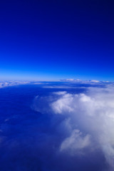 空撮。青空と雲海