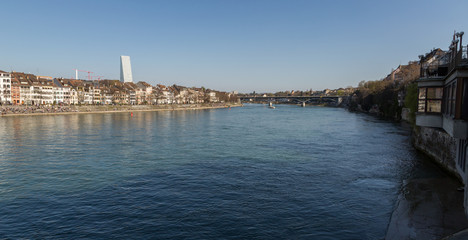 Fototapeta na wymiar Panorama sur la ville de Bâle et le Rhin