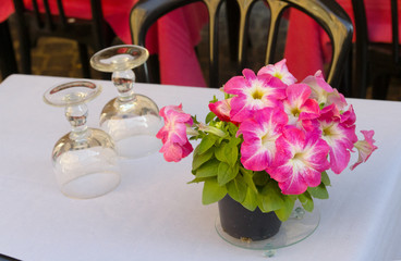 tavola apparecchiata per un evento