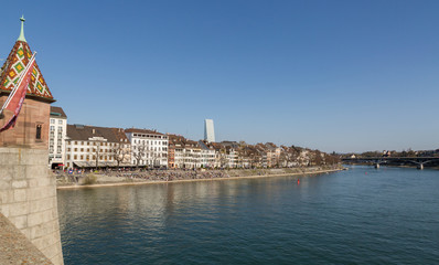 Fototapeta na wymiar Panorama sur Bâle et le Rhin