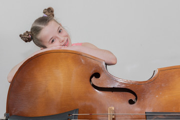 Mädchen mit dem Kontrabass, Porträt